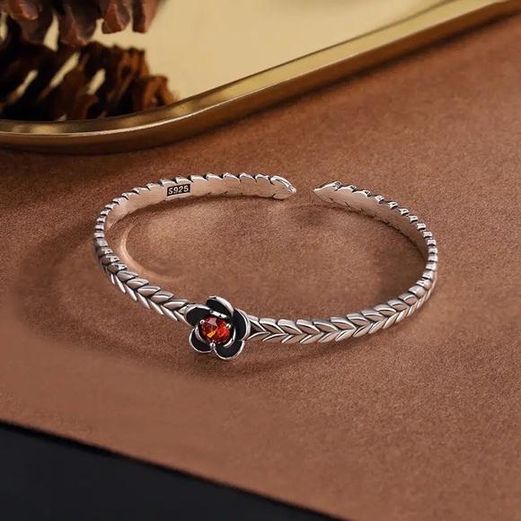 925 Sterling Silver Flower Bracelet with Red Gemstone - Picture 3 of 6